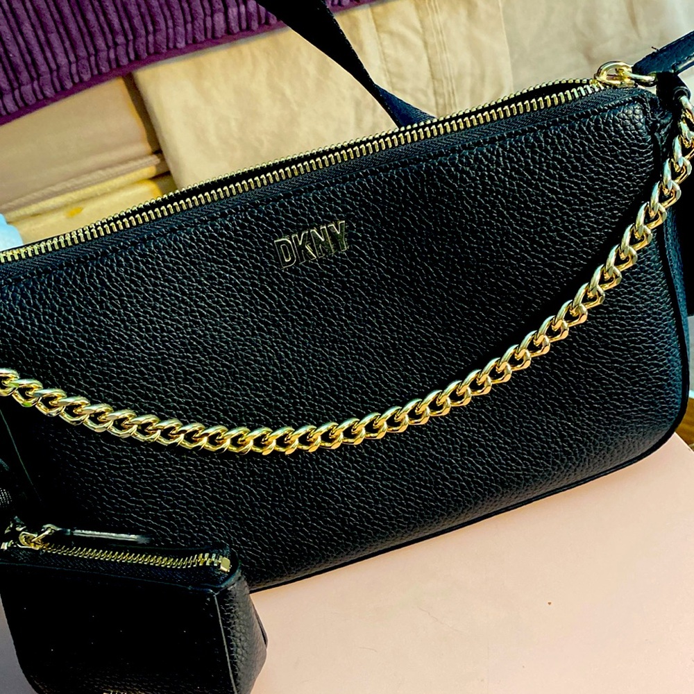 DKNY bag it has not been used still has the tag and everything